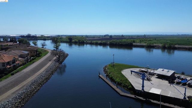 5776 Saint Andrews Dr, Stockton, CA 95219