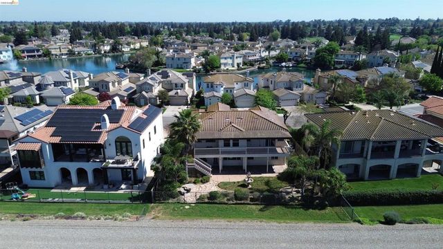 5776 Saint Andrews Dr, Stockton, CA 95219