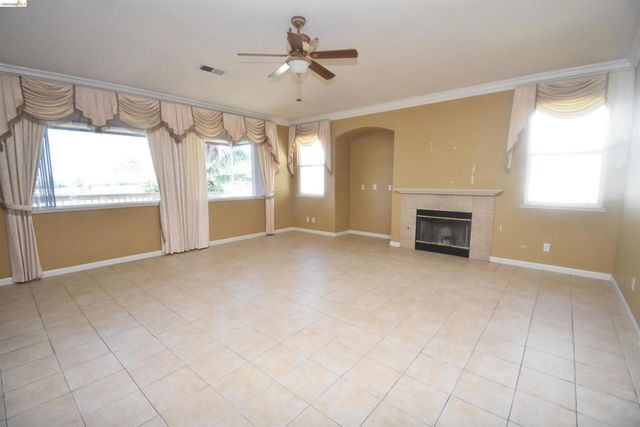 5776 Saint Andrews Dr, Stockton, CA 95219