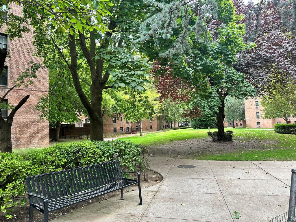150-25 72 Road 1J, Kew Garden Hills, NY 11367 — photo 2