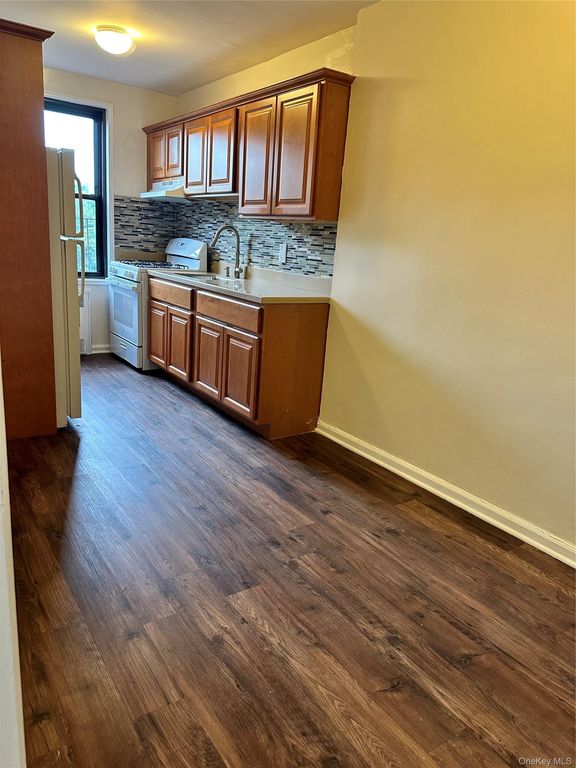 150-25 72 Road 1J, Kew Garden Hills, NY 11367 — photo 5