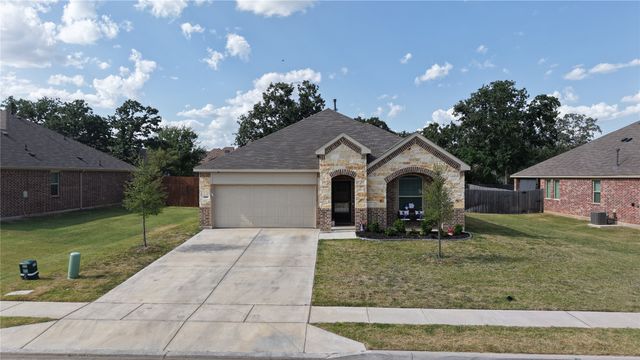 1221 Pistachio Drive, Azle, TX 76020