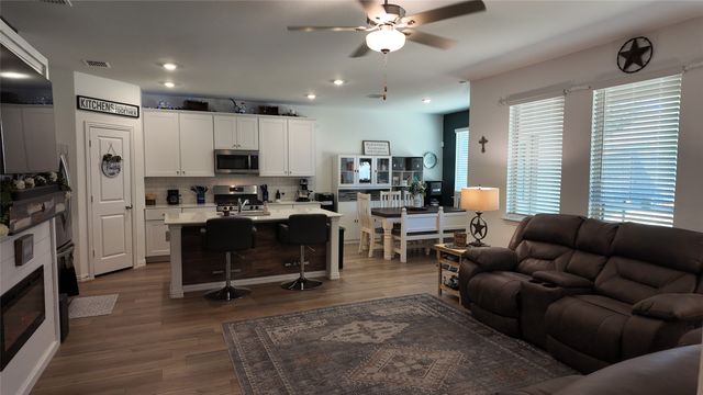 1221 Pistachio Drive, Azle, TX 76020