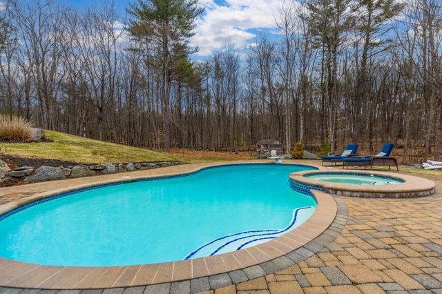 21 Shearwater Street, Durham, NH 03824