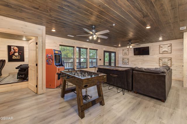 1717 Summit View Way, Pigeon Forge, TN 37862