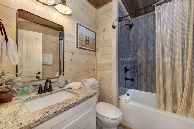 1717 Summit View Way, Pigeon Forge, TN 37862