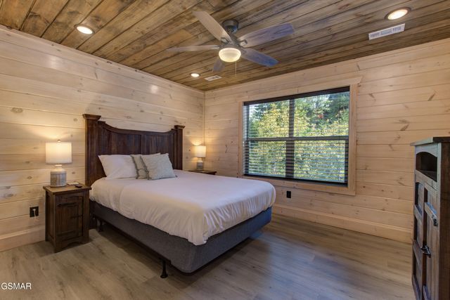 1717 Summit View Way, Pigeon Forge, TN 37862