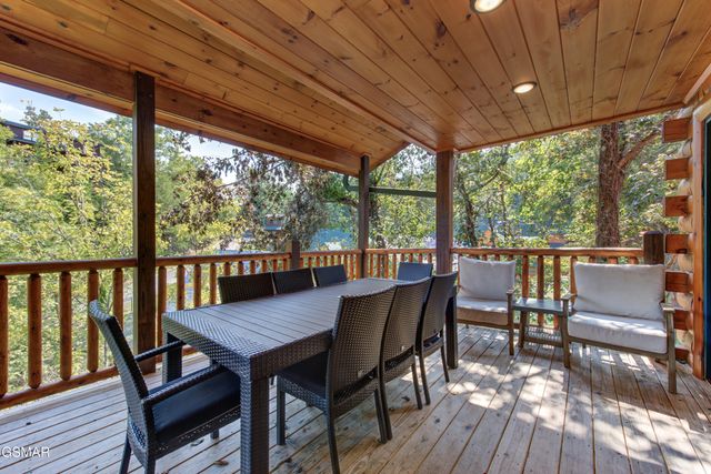 1717 Summit View Way, Pigeon Forge, TN 37862