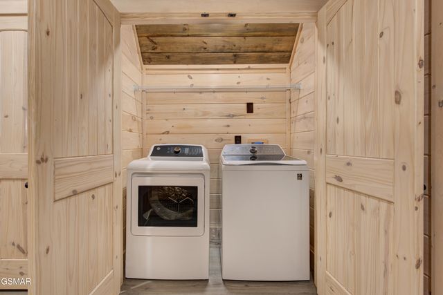 1717 Summit View Way, Pigeon Forge, TN 37862