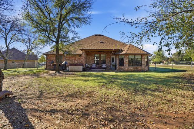 1700 Flagstone Court, Granbury, TX 76049