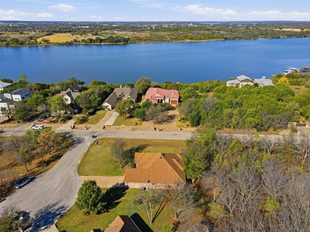 1700 Flagstone Court, Granbury, TX 76049