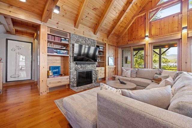 10 Edgewater Drive, Moultonborough, NH 03254