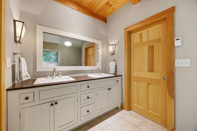 10 Edgewater Drive, Moultonborough, NH 03254