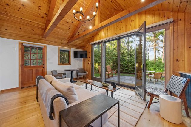 10 Edgewater Drive, Moultonborough, NH 03254