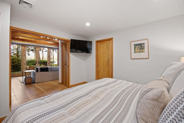 10 Edgewater Drive, Moultonborough, NH 03254