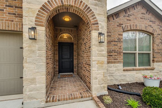 15901 Tottenhall Pass, Fort Worth, TX 76247
