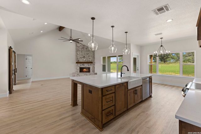 156 FIREWHEEL LOOP, Floresville, TX 78114