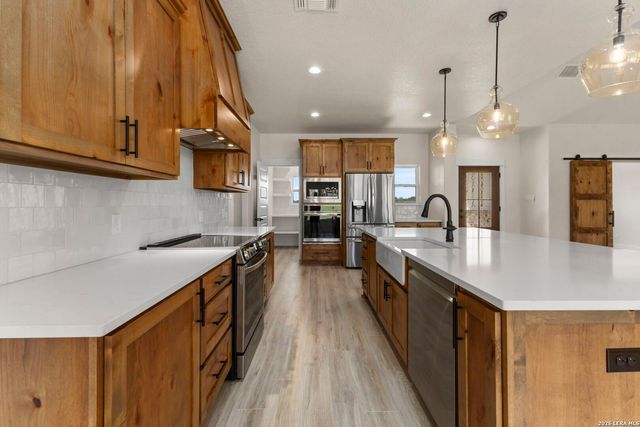 156 FIREWHEEL LOOP, Floresville, TX 78114