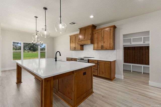 156 FIREWHEEL LOOP, Floresville, TX 78114