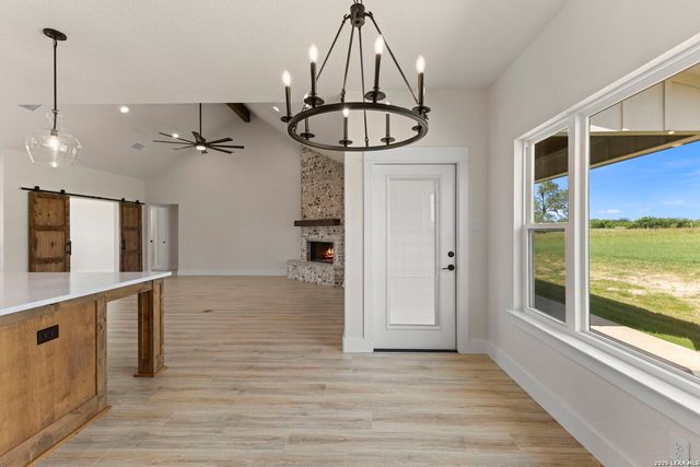 156 FIREWHEEL LOOP, Floresville, TX 78114