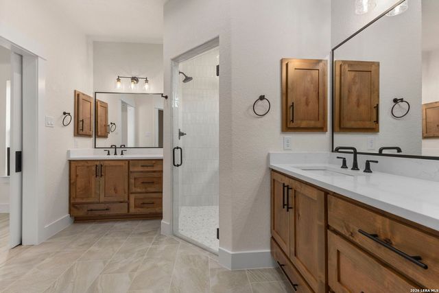 156 FIREWHEEL LOOP, Floresville, TX 78114