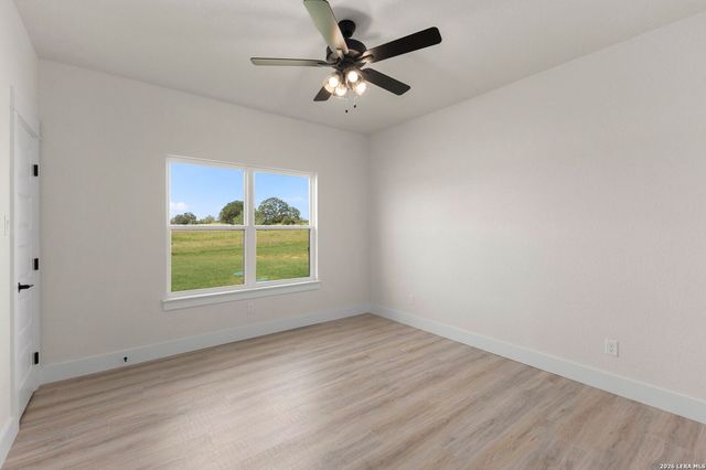 156 FIREWHEEL LOOP, Floresville, TX 78114