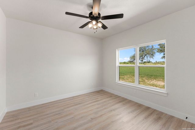 156 FIREWHEEL LOOP, Floresville, TX 78114