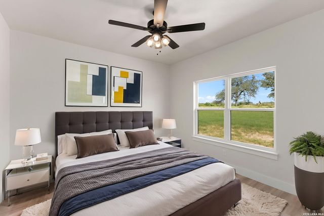 156 FIREWHEEL LOOP, Floresville, TX 78114