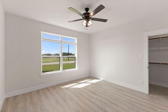156 FIREWHEEL LOOP, Floresville, TX 78114
