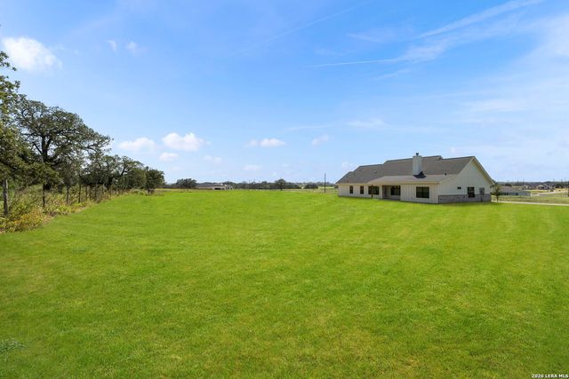 156 FIREWHEEL LOOP, Floresville, TX 78114