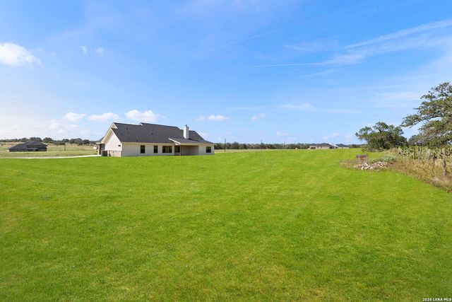 156 FIREWHEEL LOOP, Floresville, TX 78114
