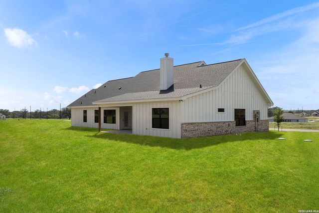 156 FIREWHEEL LOOP, Floresville, TX 78114