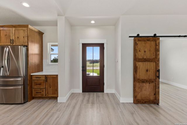 156 FIREWHEEL LOOP, Floresville, TX 78114