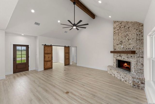 156 FIREWHEEL LOOP, Floresville, TX 78114