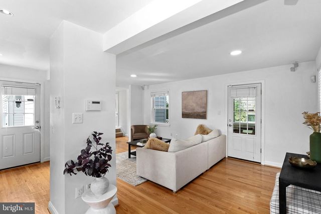 5300 WILSON BLVD, Arlington, VA 22205