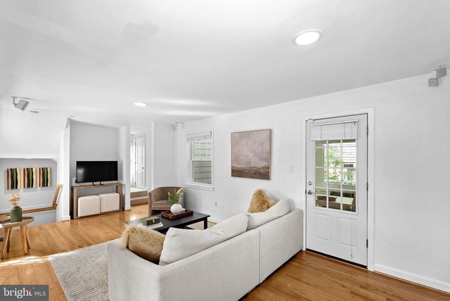 5300 WILSON BLVD, Arlington, VA 22205