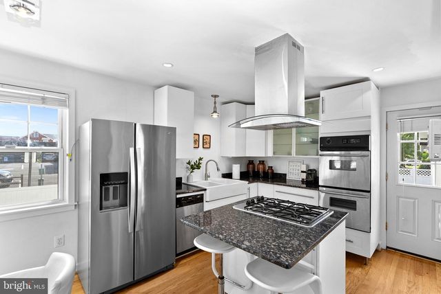5300 WILSON BLVD, Arlington, VA 22205
