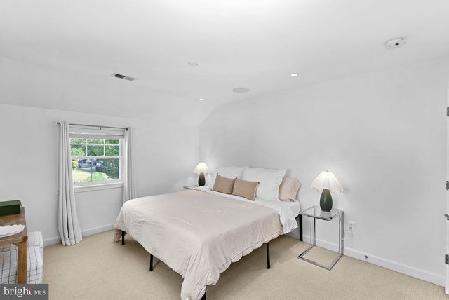 5300 WILSON BLVD, Arlington, VA 22205