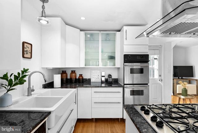 5300 WILSON BLVD, Arlington, VA 22205