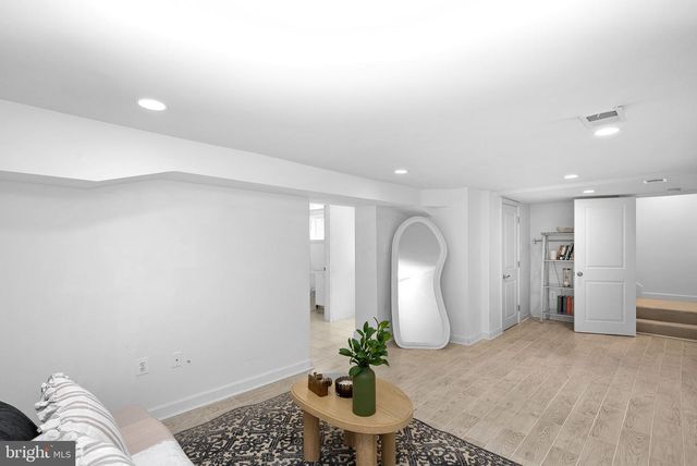 5300 WILSON BLVD, Arlington, VA 22205