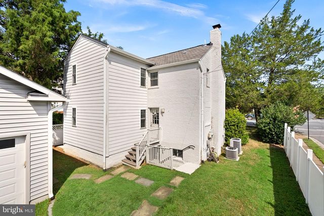 5300 WILSON BLVD, Arlington, VA 22205