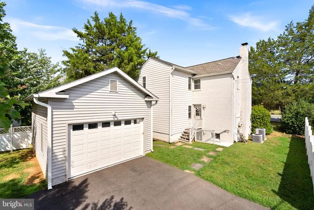 5300 WILSON BLVD, Arlington, VA 22205