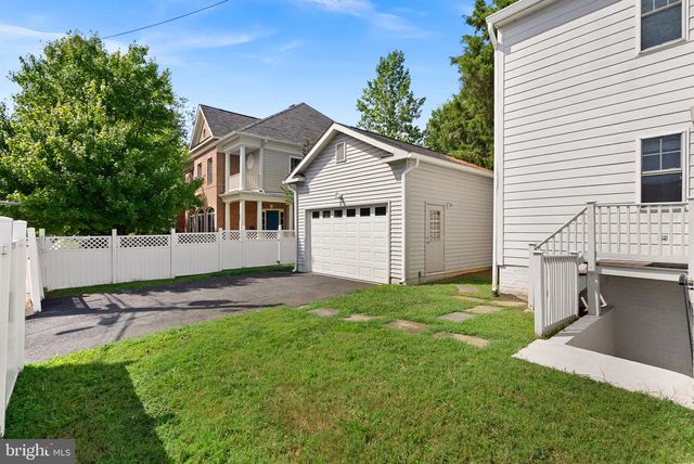 5300 WILSON BLVD, Arlington, VA 22205
