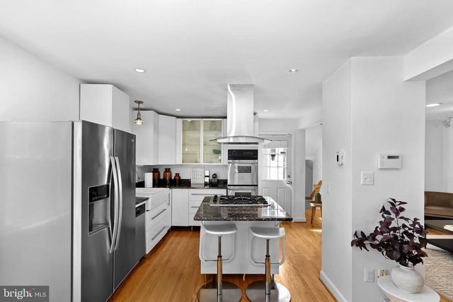 5300 WILSON BLVD, Arlington, VA 22205