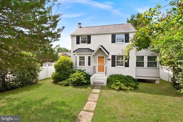 5300 WILSON BLVD, Arlington, VA 22205