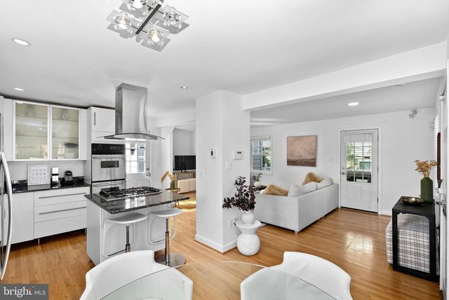 5300 WILSON BLVD, Arlington, VA 22205