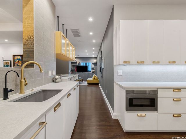 230 Dwyer Ave Unit 701, San Antonio, TX 78204