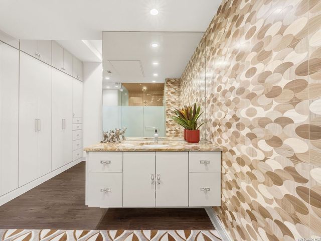 230 Dwyer Ave Unit 701, San Antonio, TX 78204