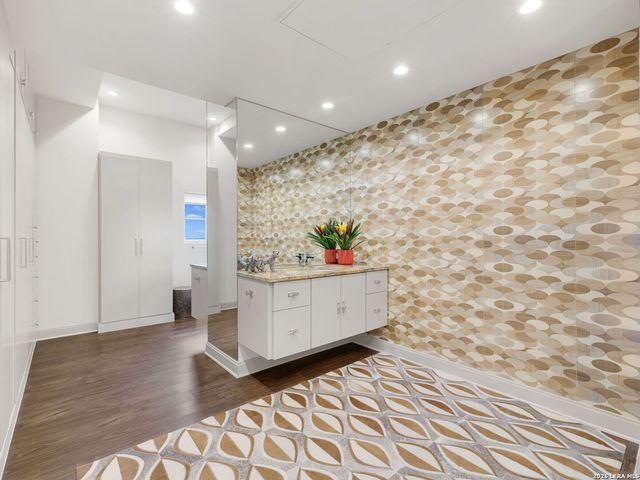 230 Dwyer Ave Unit 701, San Antonio, TX 78204