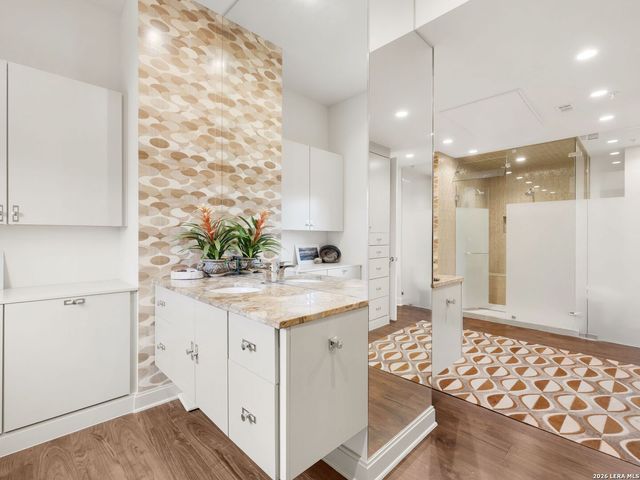 230 Dwyer Ave Unit 701, San Antonio, TX 78204